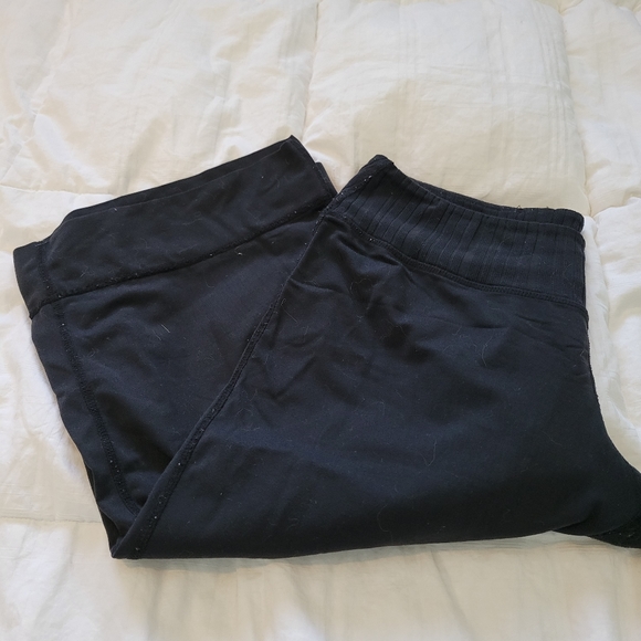 Lululemon capris - Picture 2 of 4